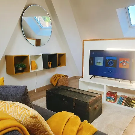 Yellow شقة مونس